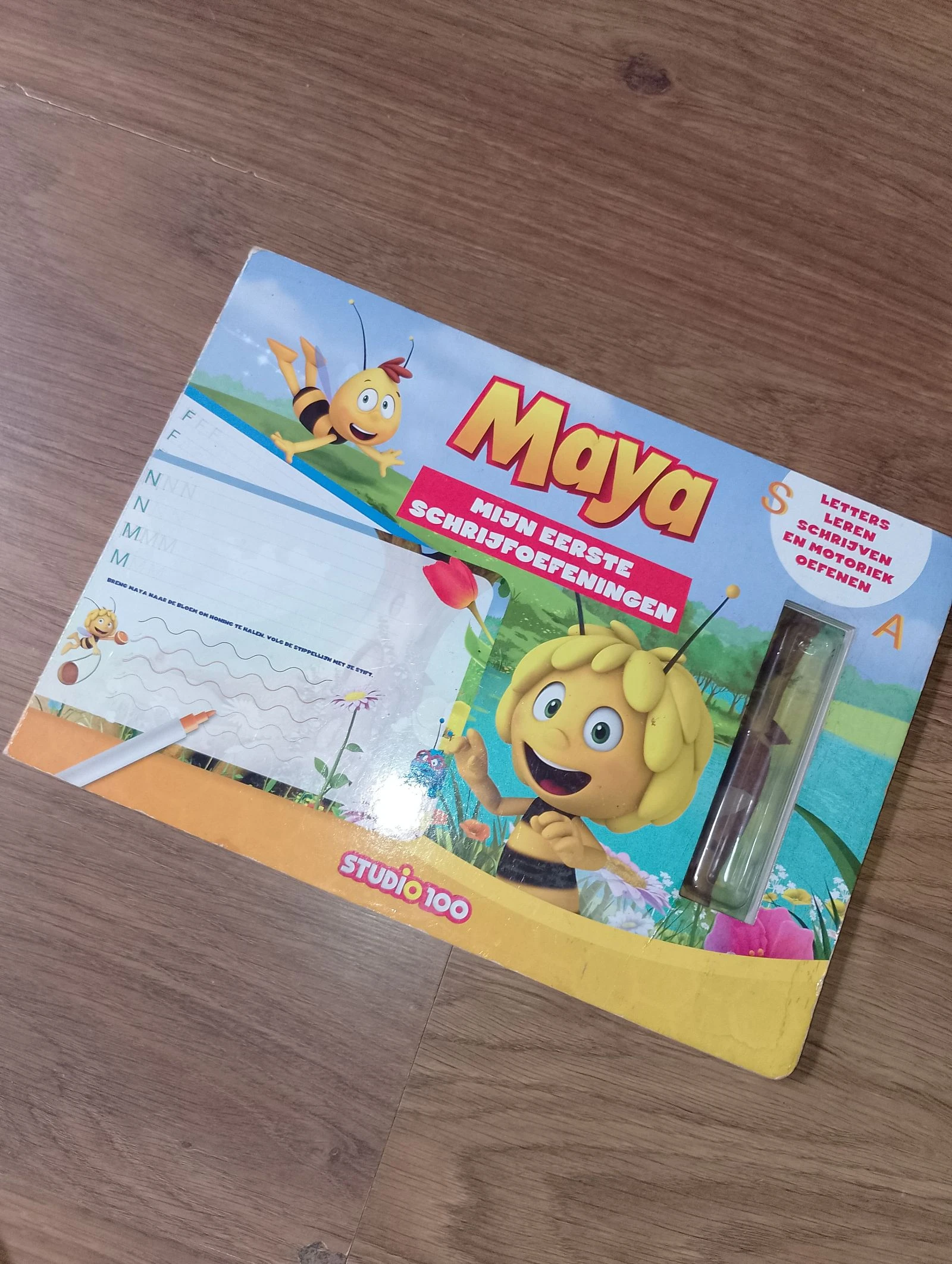 Cahier d'écriture effaçable Maya l'Abeille Studio100